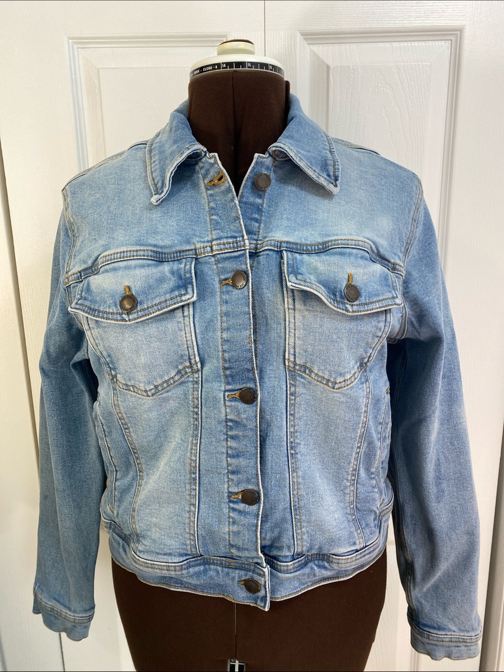 Joe Fresh Classic Light Blue Denim Jacket, Trucker Jacket, 6 Pockets, Large